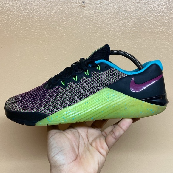 Nike Metcon 5 AMP “Black/Green Strike/Blue Fury/Fire Pink” - Picture 10 of 16
